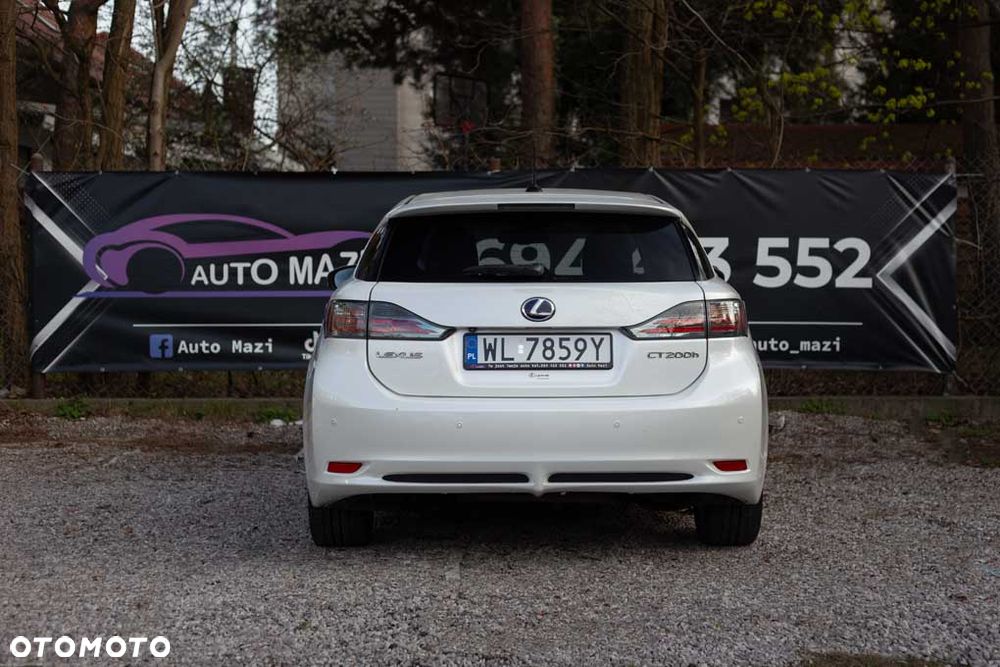 Lexus CT - 9