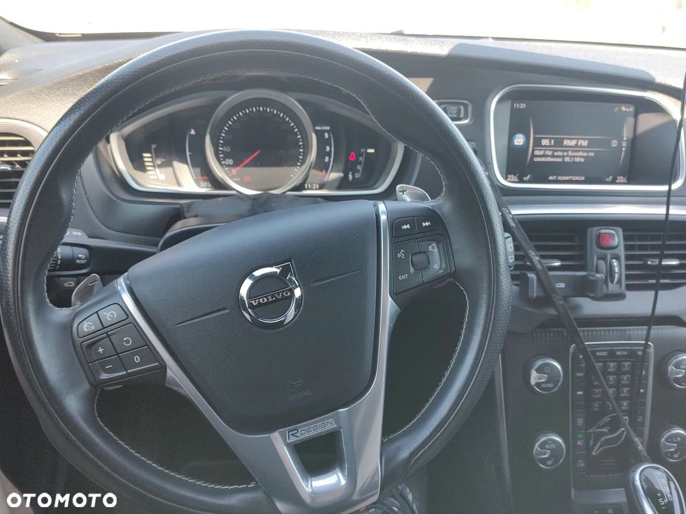 Volvo V40 D3 Drive-E R-Design Momentum - 6