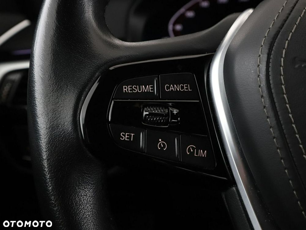 BMW Seria 5 530e - 32