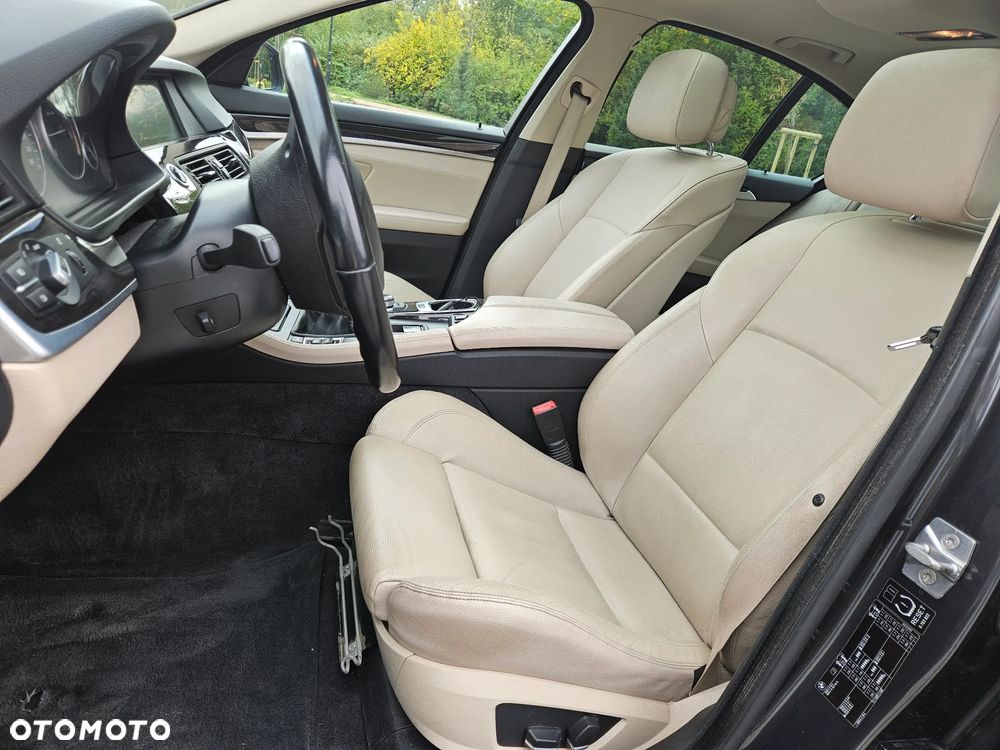 BMW Seria 5 525d - 27