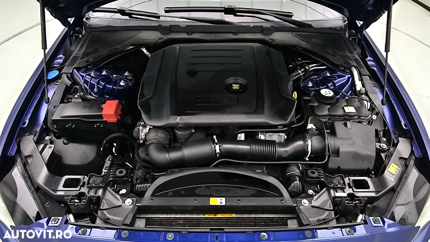 Jaguar XE - 23