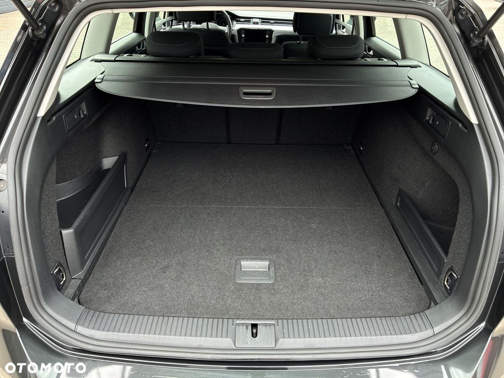 Volkswagen Passat - 18
