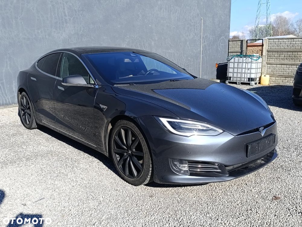 Tesla Model S - 2