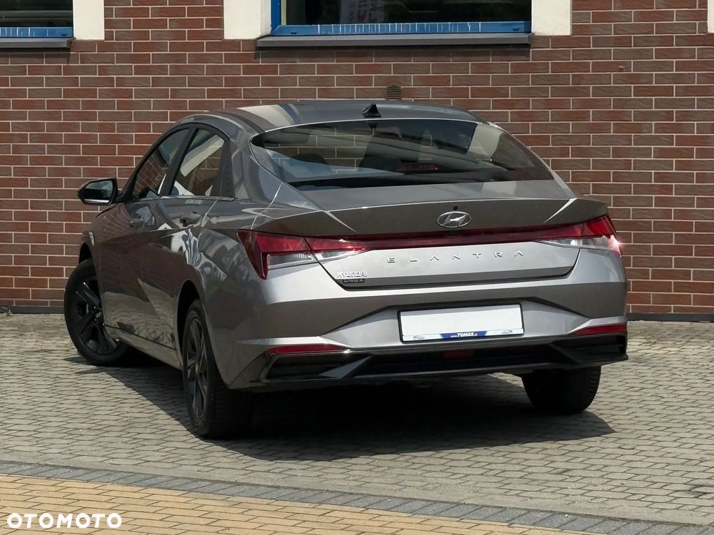 Hyundai Elantra 1.6 Smart CVT - 4