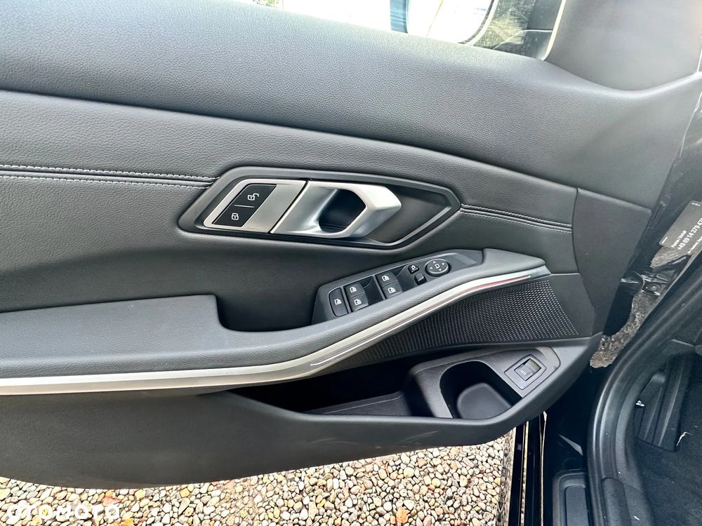 BMW Seria 3 318d Sport Line Shadow - 21