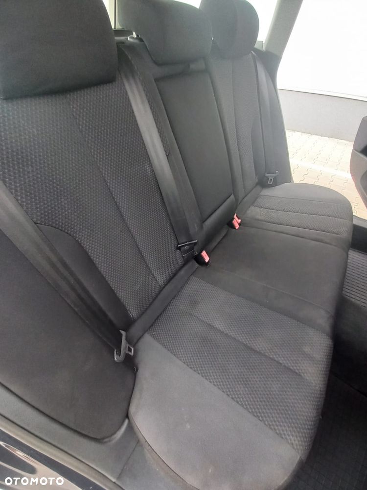 Volkswagen Passat - 29