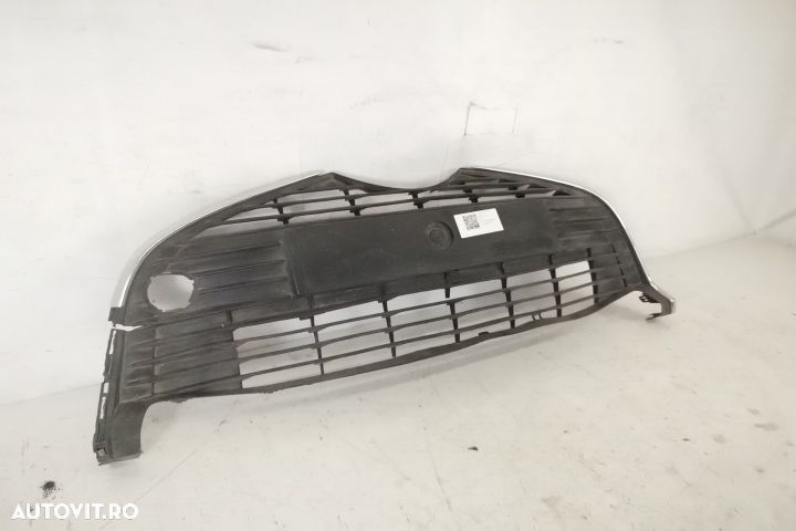 Grila Centrala Radiator Originala In Stare Buna Toyota  Yaris  XP130 [ - 2