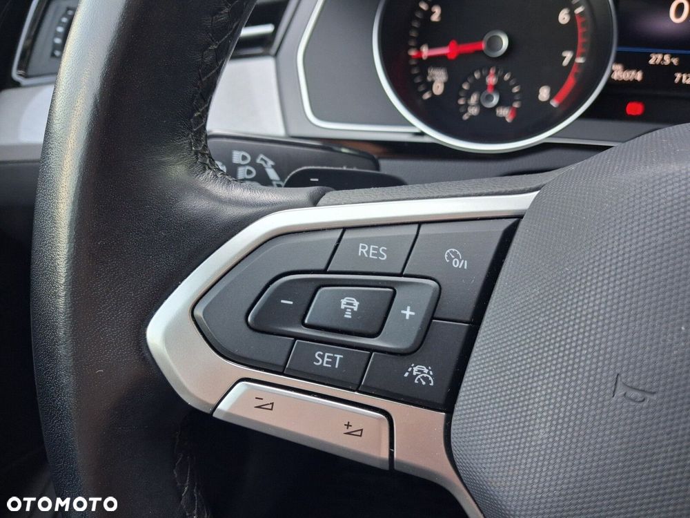 Volkswagen Passat - 12