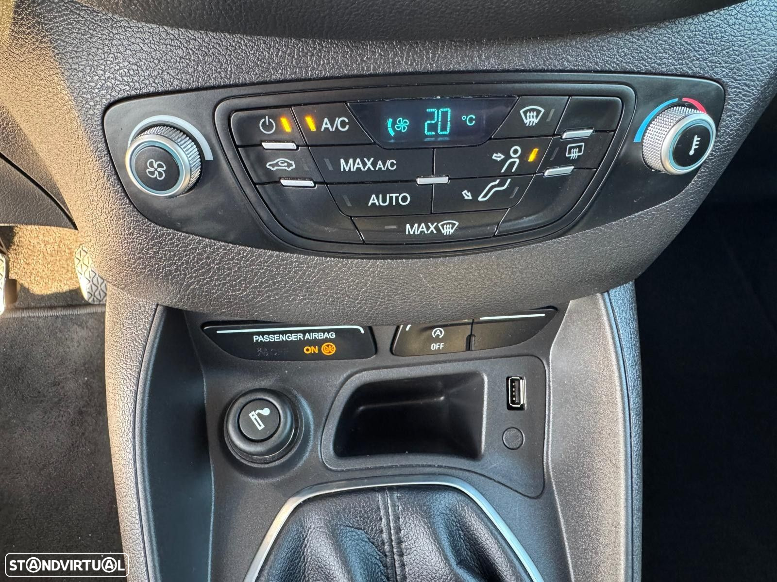 Ford Tourneo Courier 1.0 EcoBoost Titanium - 23