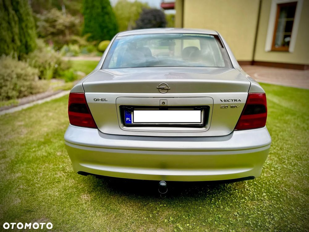 Opel Vectra 2.0-16 CDX - 5