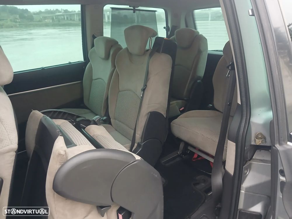 Peugeot 807 ver-2-2-hdi-navteq - 13