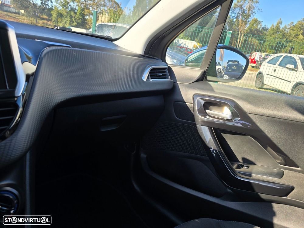 Peugeot 208 1.2 PureTech Signature - 26