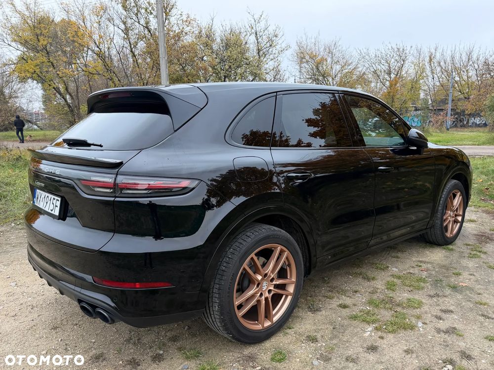 Porsche Cayenne - 1