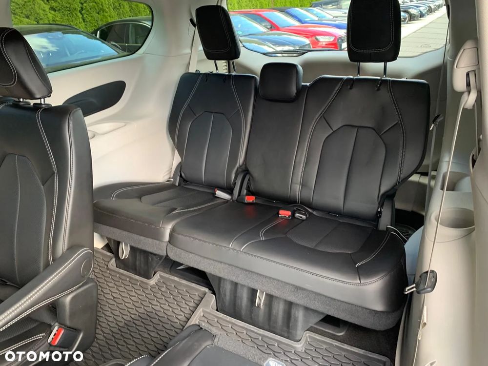 Chrysler Pacifica - 15