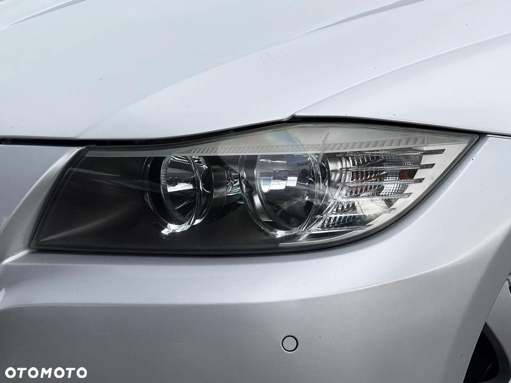 BMW Seria 3 318d Touring Sport Line - 10