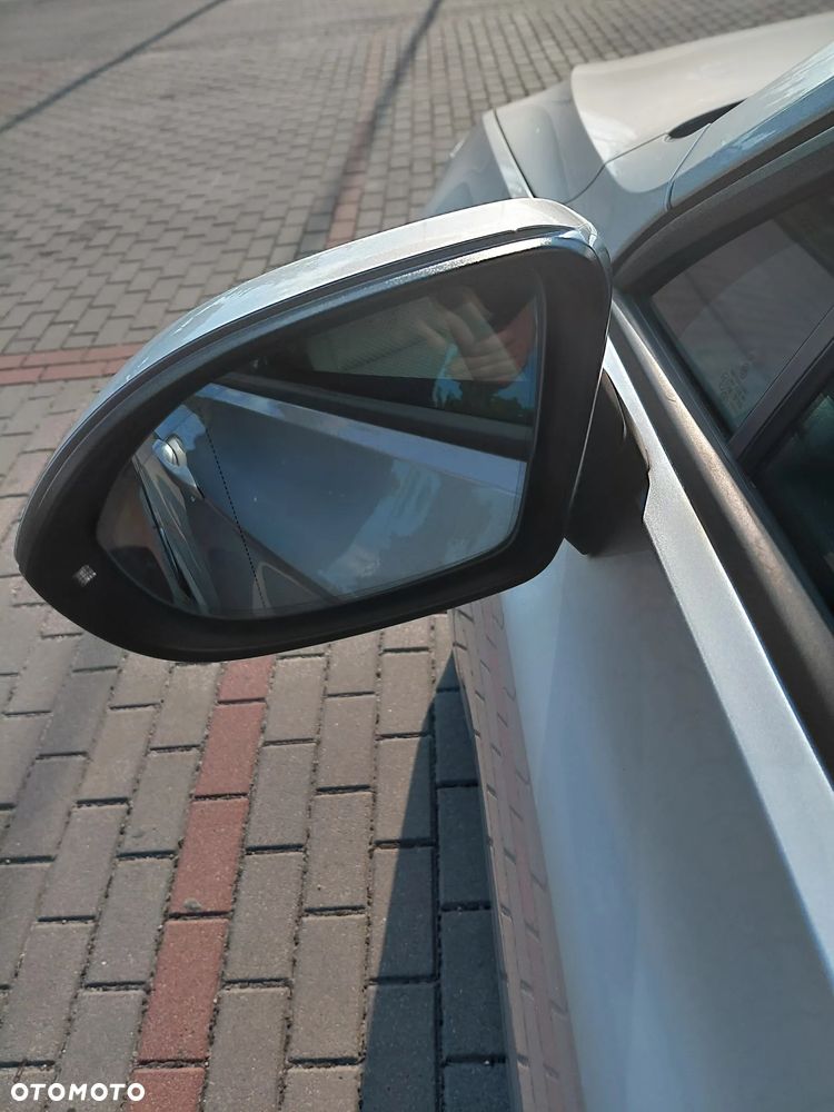 Volkswagen Passat - 12