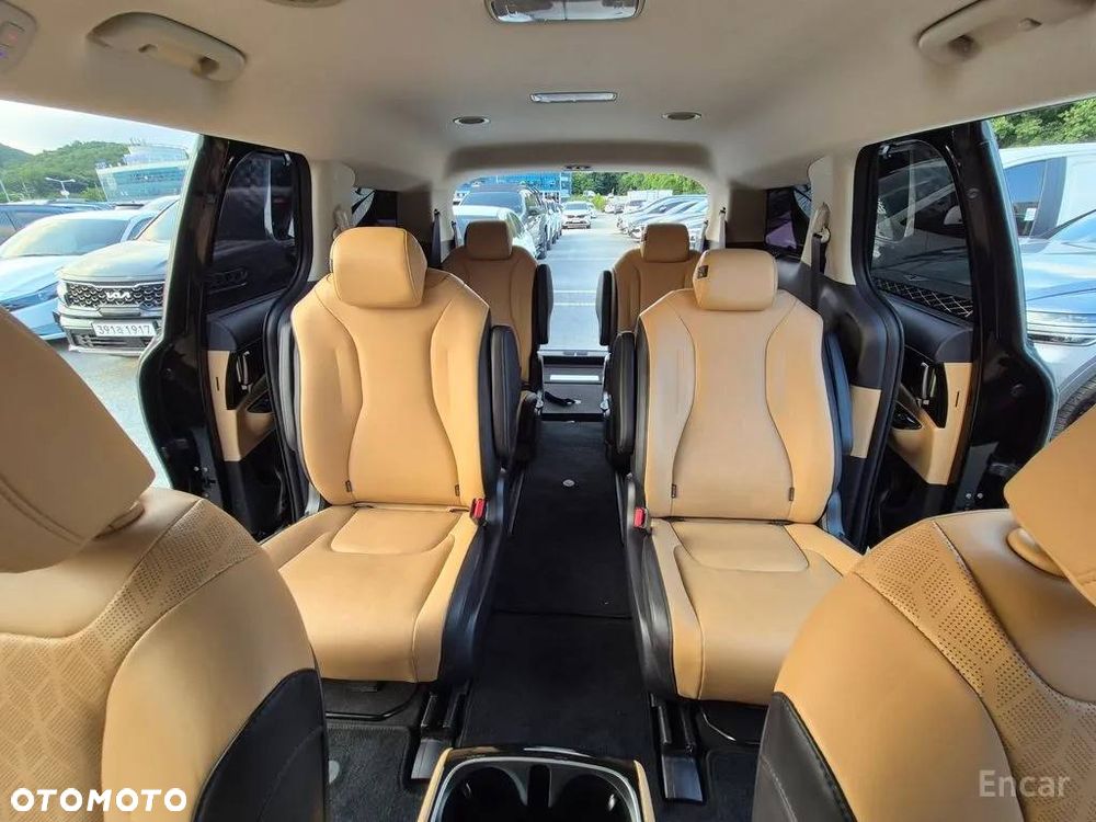 Kia Carnival - 18