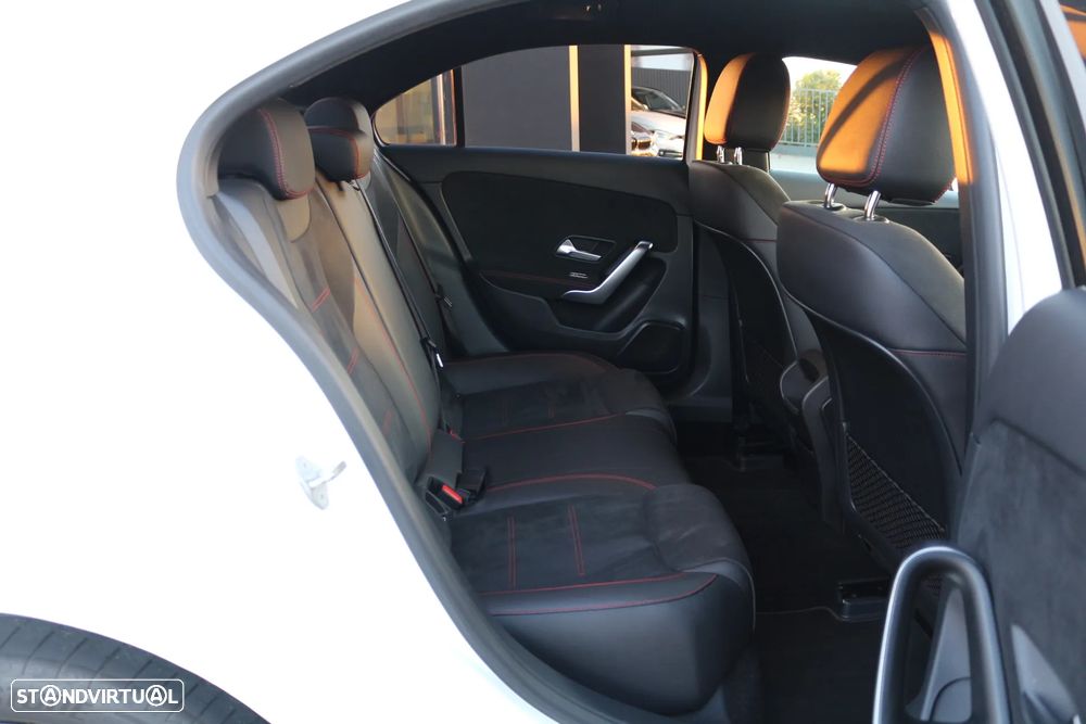 Mercedes-Benz A 250 Limousine e AMG Line - 33