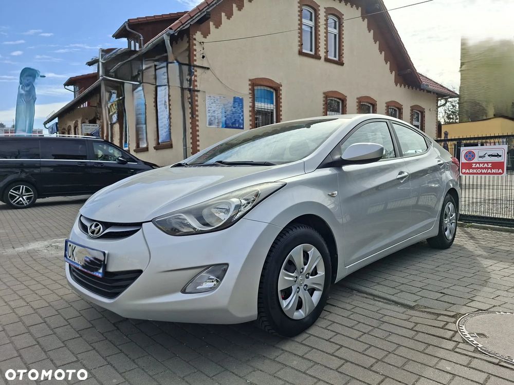 Hyundai Elantra 1.6 Classic + - 1