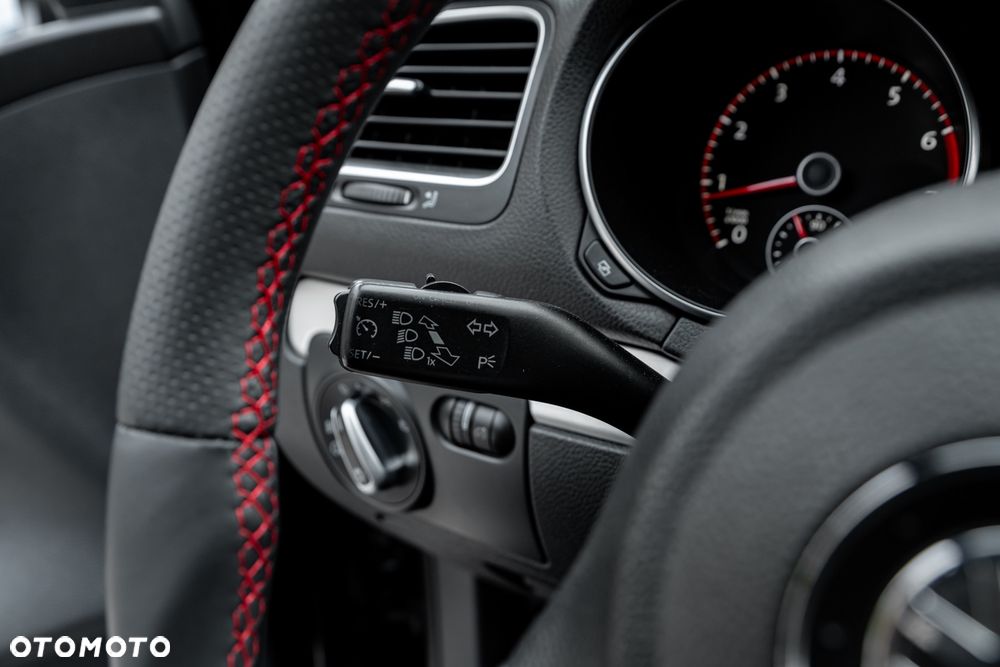 Volkswagen Golf 2.0 GTI adidas - 28
