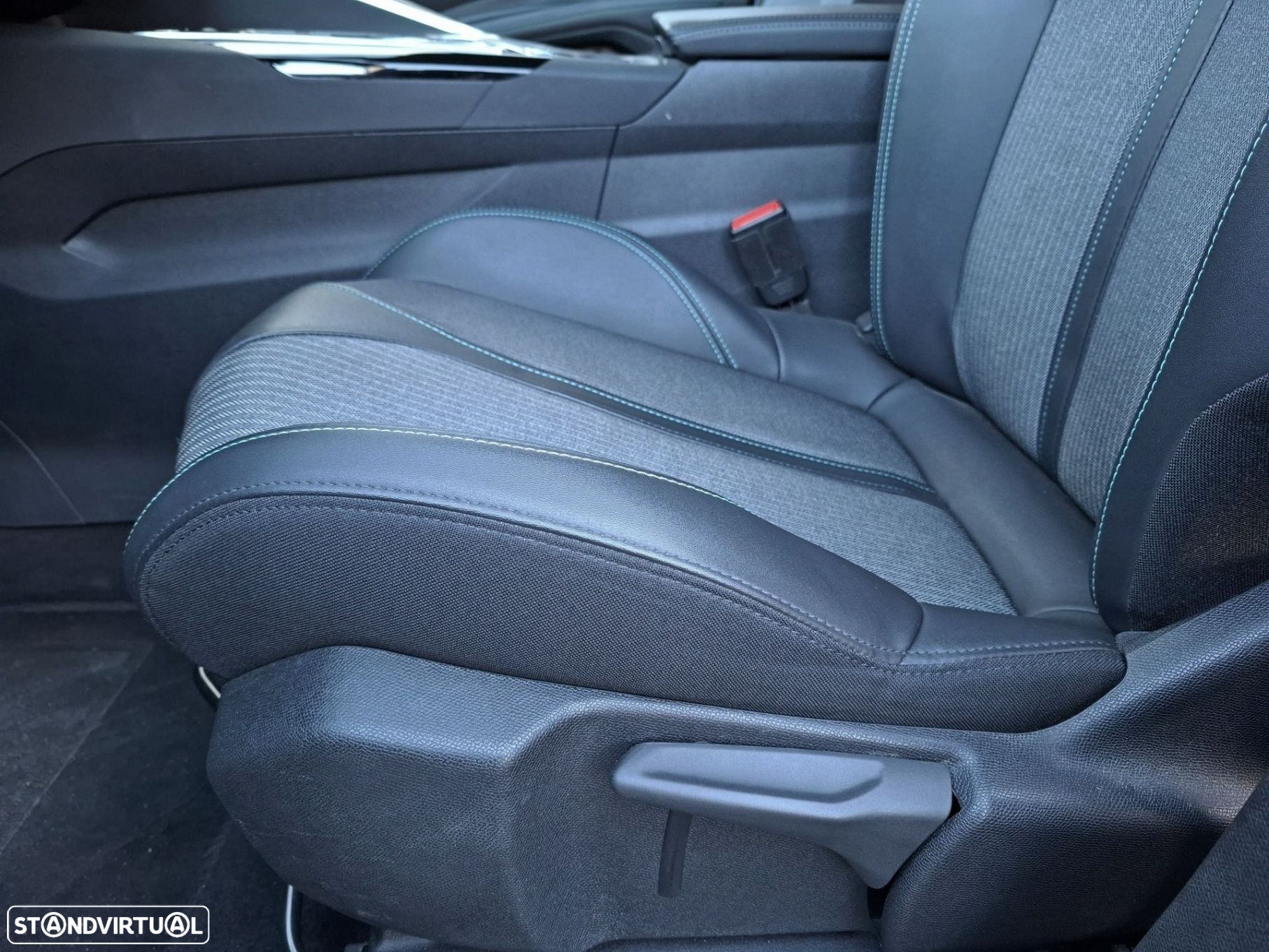 Peugeot 5008 1.2 PureTech Allure EAT8 - 25