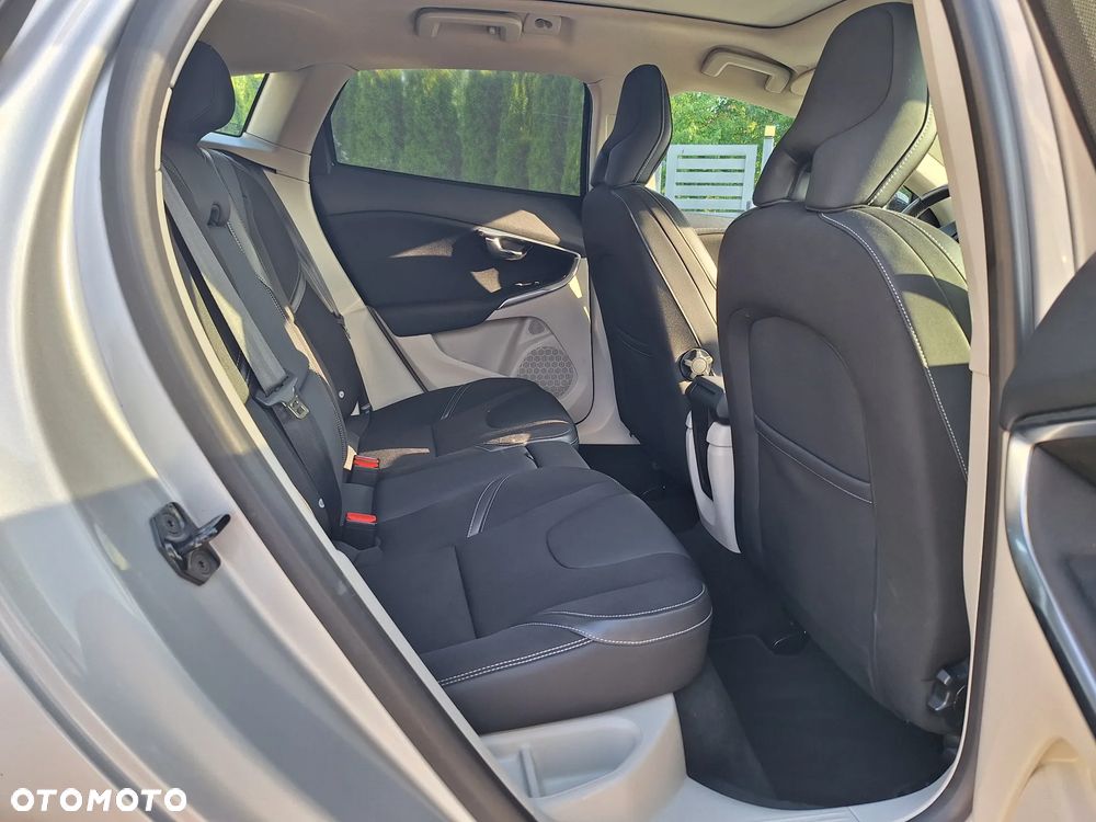 Volvo V40 D2 Momentum - 24