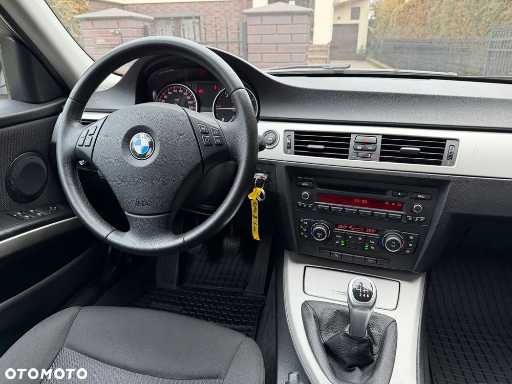 BMW Seria 3 318d DPF Edition Exclusive - 24