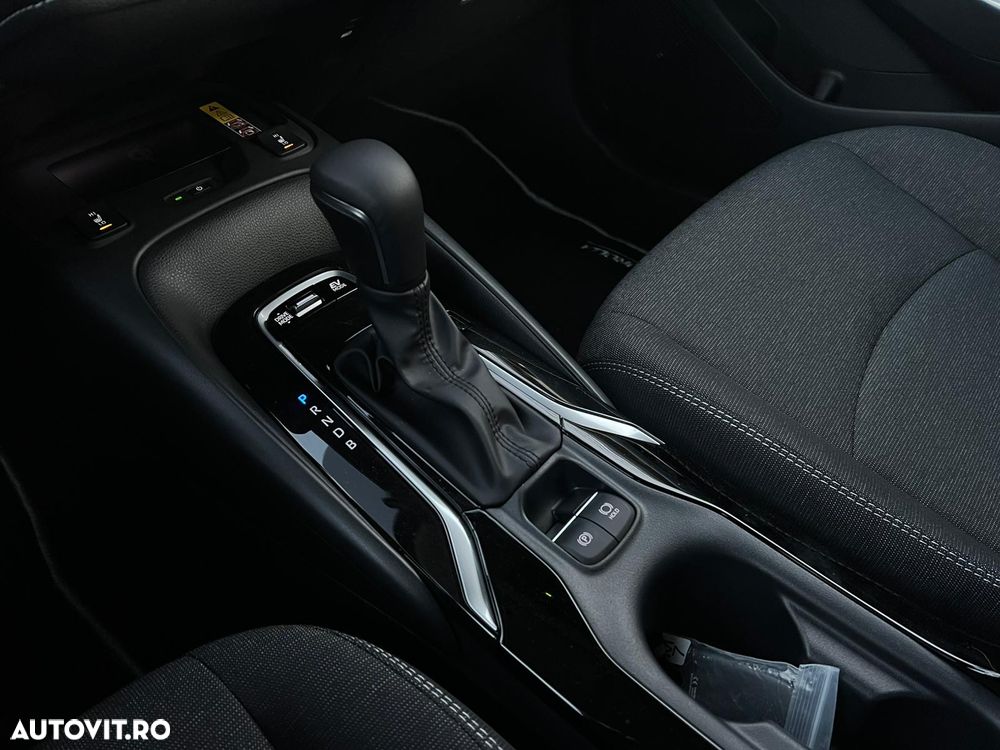 Toyota Corolla Sedan 1.8 HSD Dynamic - 16