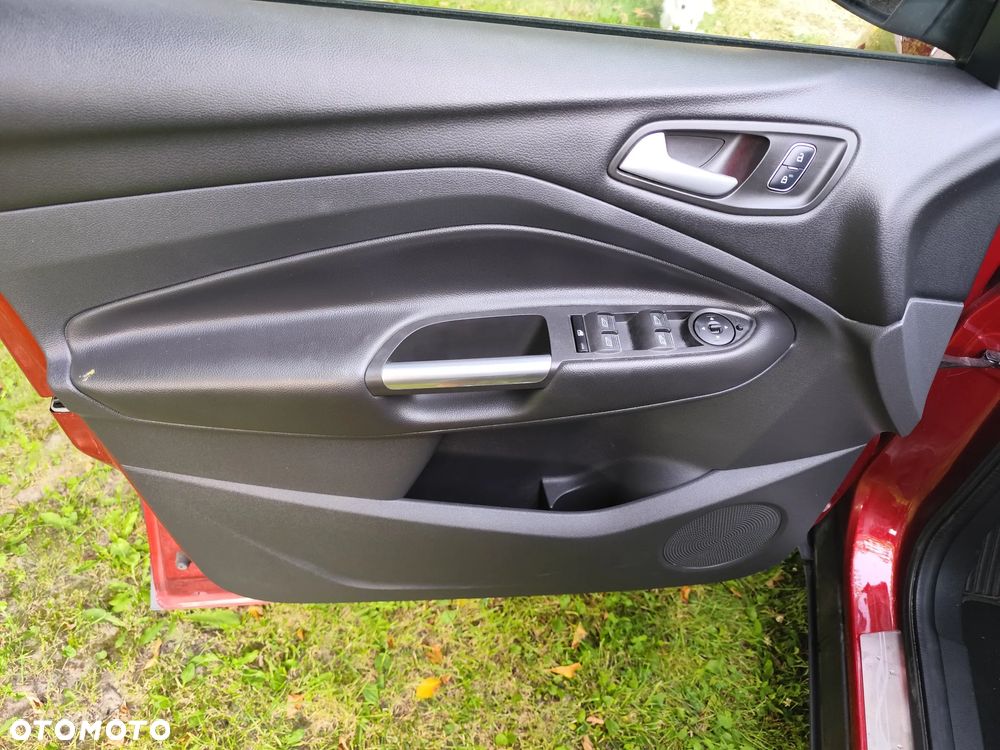 Ford Kuga - 10