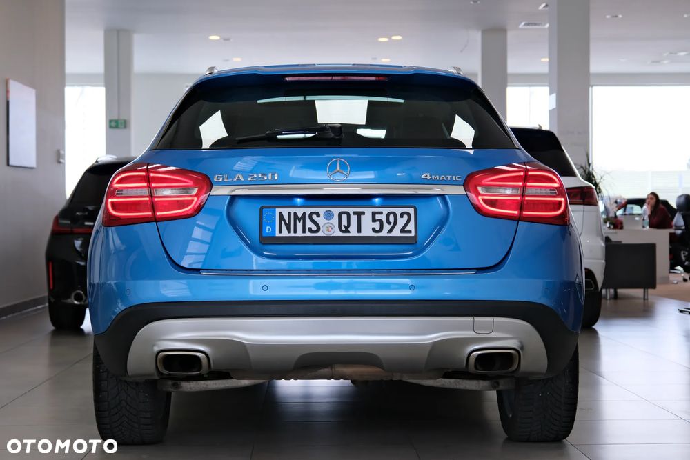 Mercedes-Benz GLA 250 4Matic 7G-DCT UrbanStyle Edition - 8