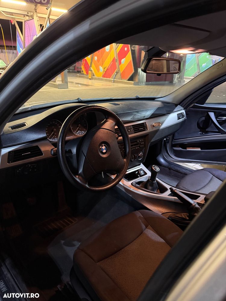 BMW Seria 3 318i - 5