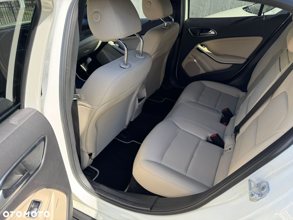 Mercedes-Benz GLA 250 4Matic 7G-DCT Edition 1 - 17