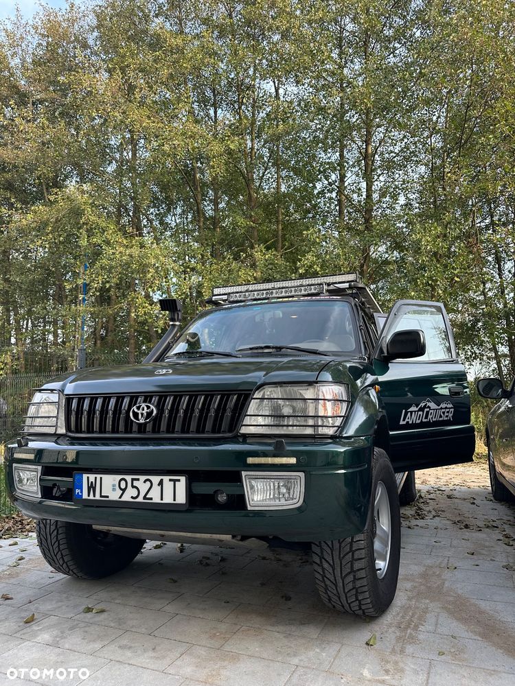 Toyota Land Cruiser - 1