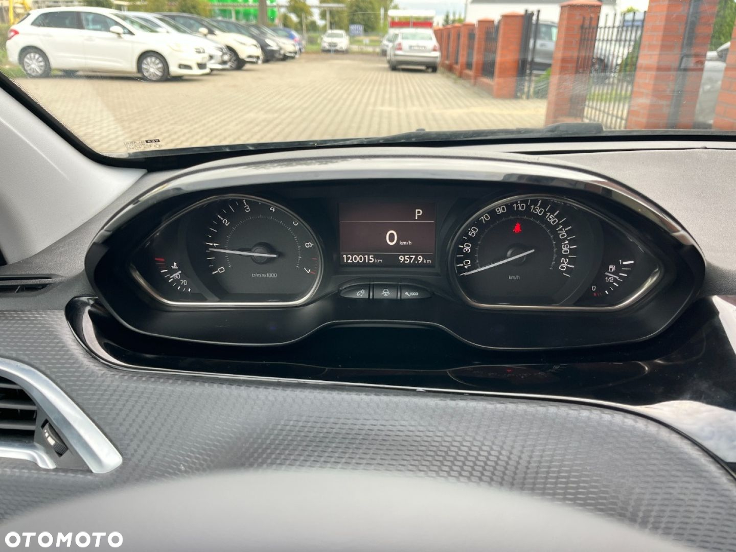 Peugeot 2008 1.2 Pure Tech Allure S&S EAT6 - 9