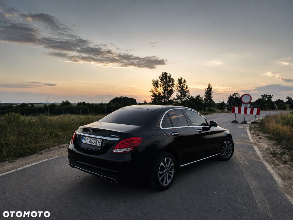 Mercedes-Benz Klasa C 300 9G-TRONIC - 3