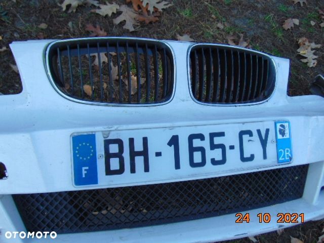 BMW 1 e87 e81 E82 E88 ZDERZAK przód przedni pod xenon SPRYSKi spryskiwacze kratki halogenY NERKI KOLOR BIAŁY A300 ALPINWEISS 300 - 4