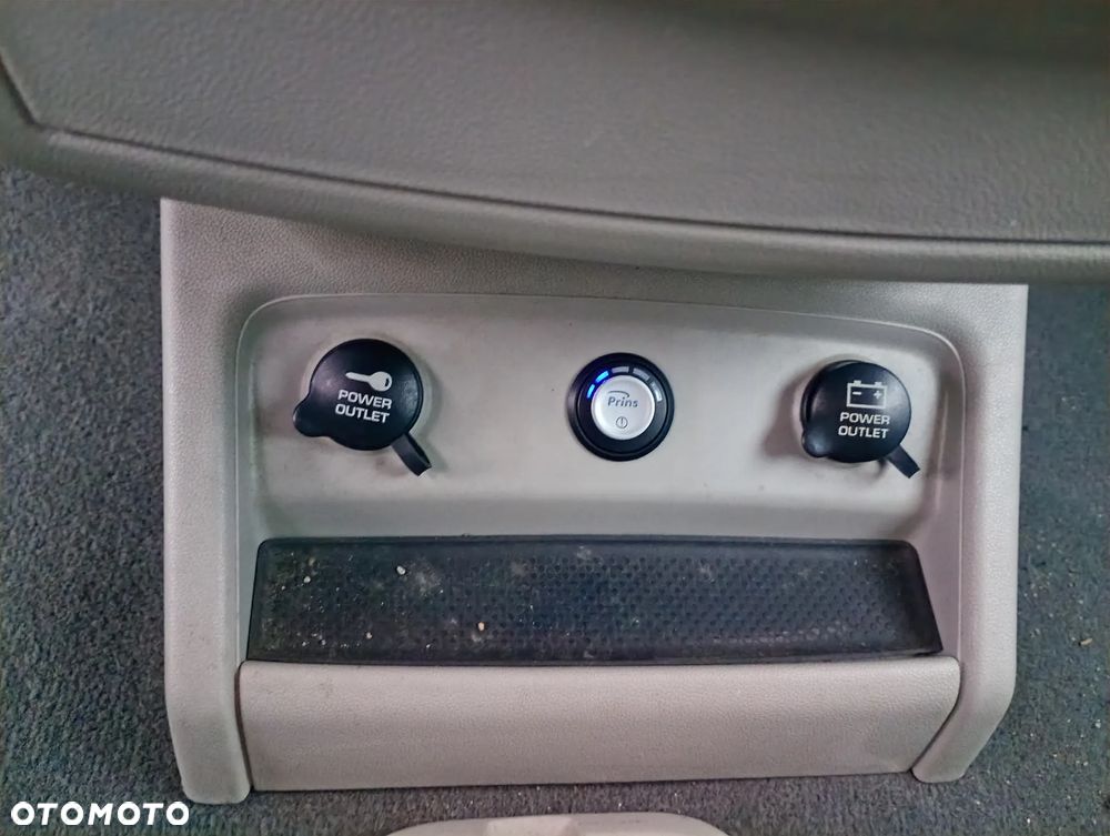 Volkswagen Routan - 22