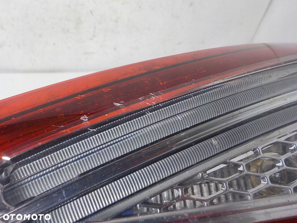FORD MONDEO IV MK4 KOMBI LIFT LAMPA W KLAPĘ PRAWA TYLNA PRAWY TYŁ 7S61-2500 - 2