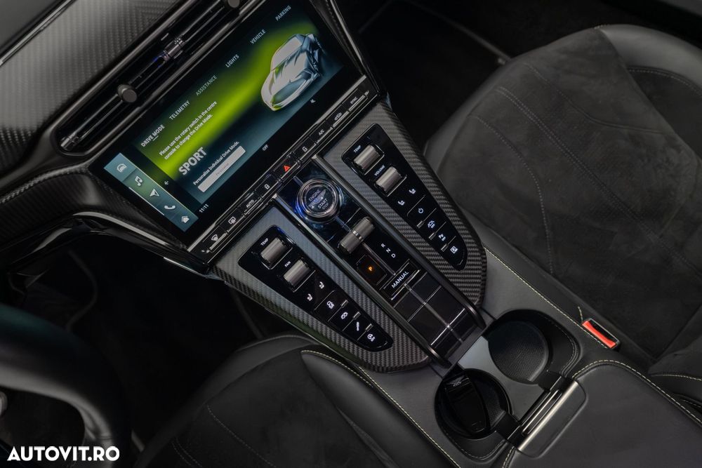Aston Martin V8 Vantage - 17