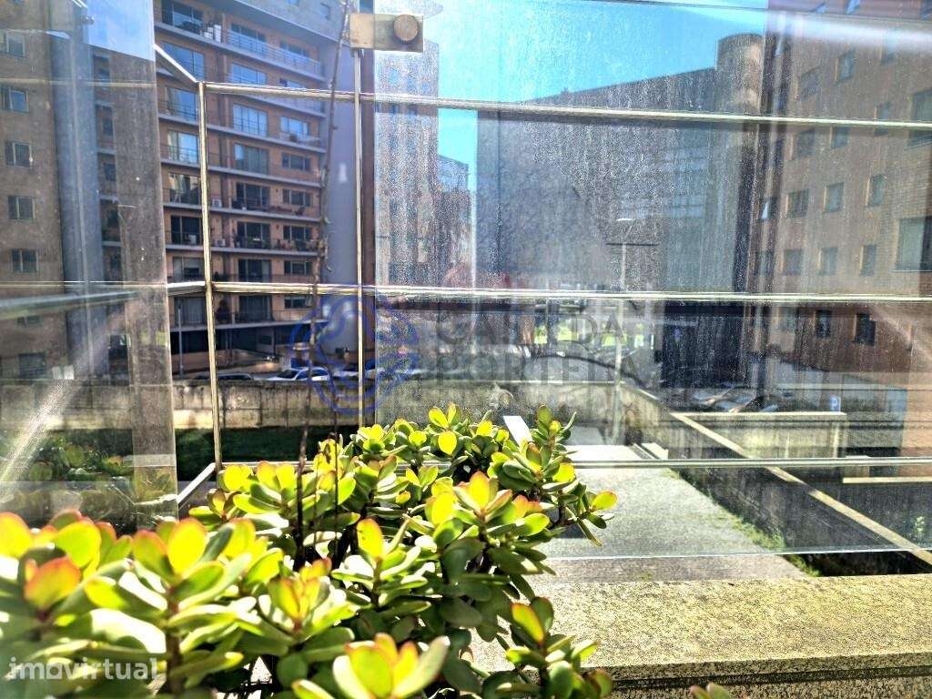 Venda de Apartamento T2 Lordelo do Ouro - Grande imagem: 2/48