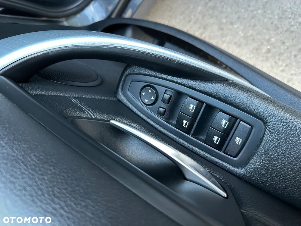 BMW Seria 3 325d M Sport - 27