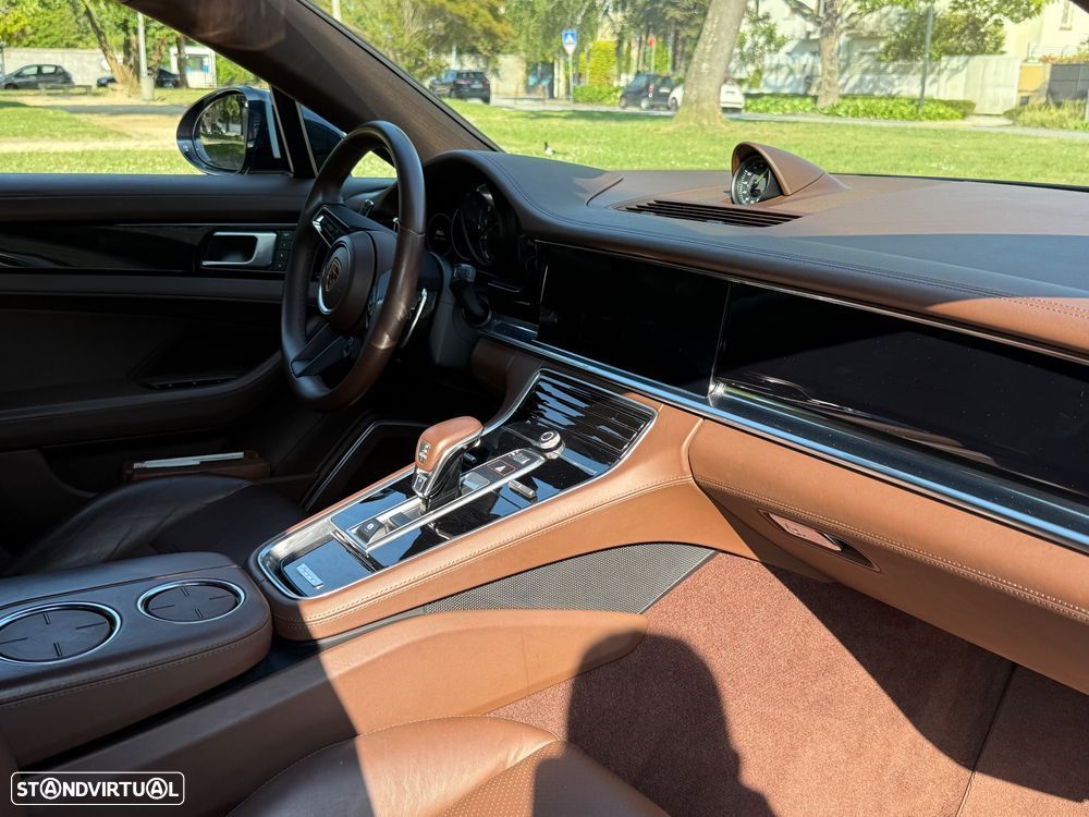 Porsche Panamera Sport Turismo 4 E-Hybrid - 18