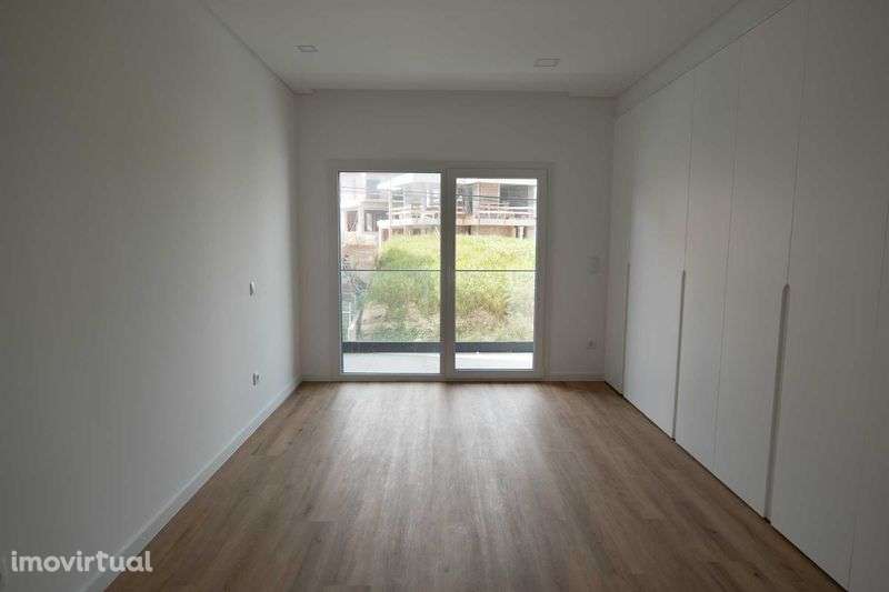 Novo Projeto na Ramada, Moradia T3+2 com 375m2 - Grande imagem: 5/12