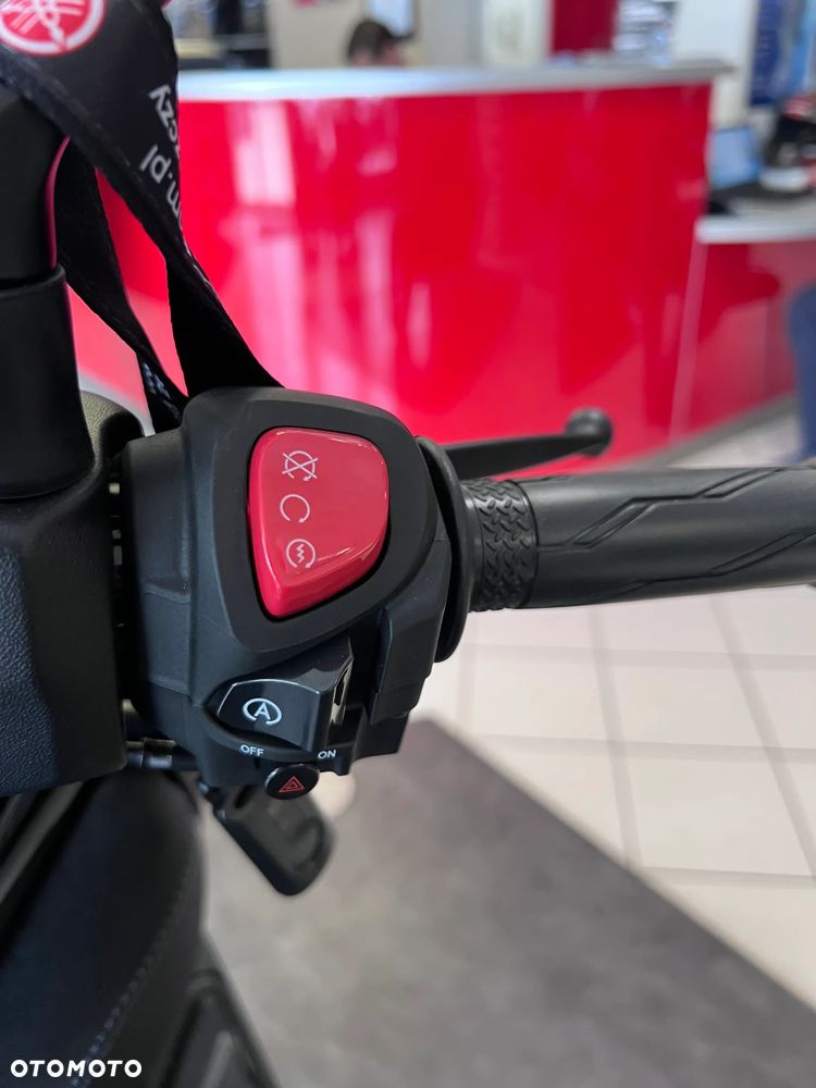 Yamaha X-max - 24