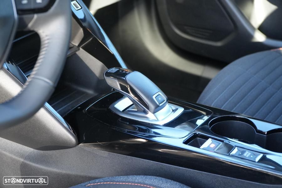 Peugeot 2008 1.2 PureTech Active EAT8 - 10