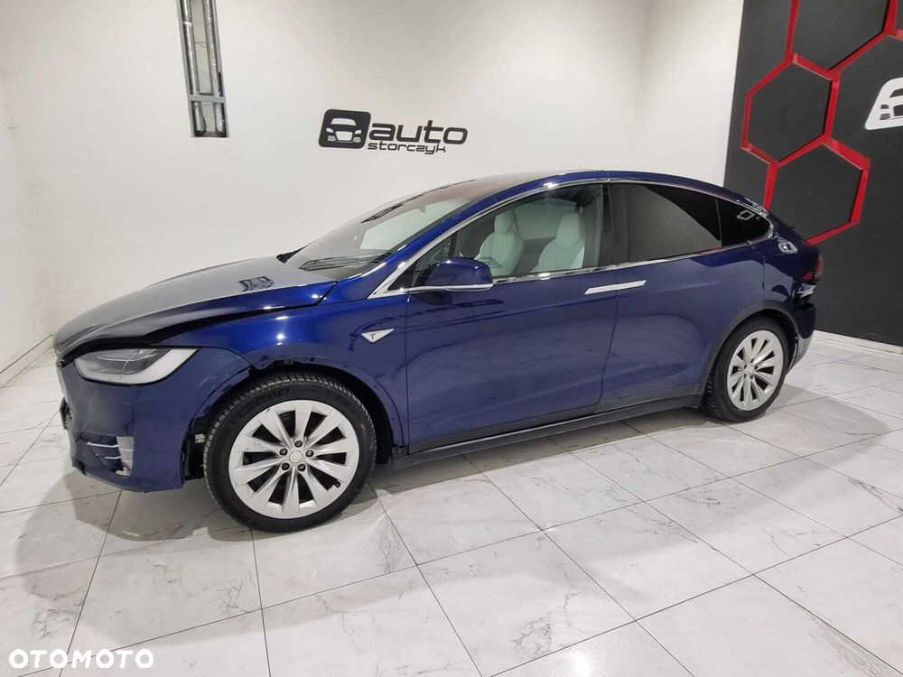 Tesla Model X - 13