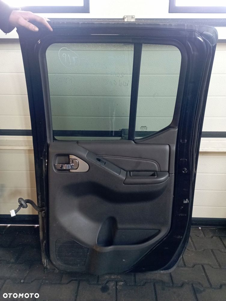 NISSAN NAVARA III D40 DRZWI TYŁ PRAWE TYLNE KOMPLETNE GN0 EUROPA - 2