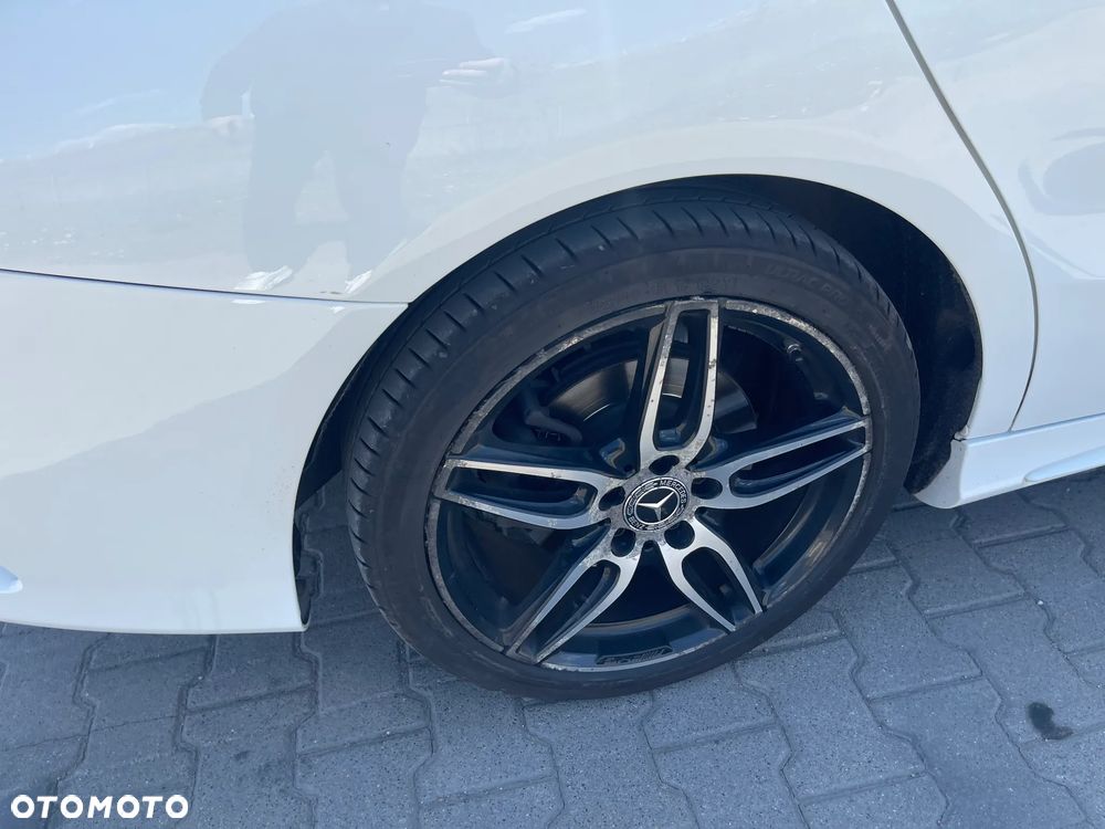 Mercedes-Benz CLA 220 4-Matic AMG Line - 11