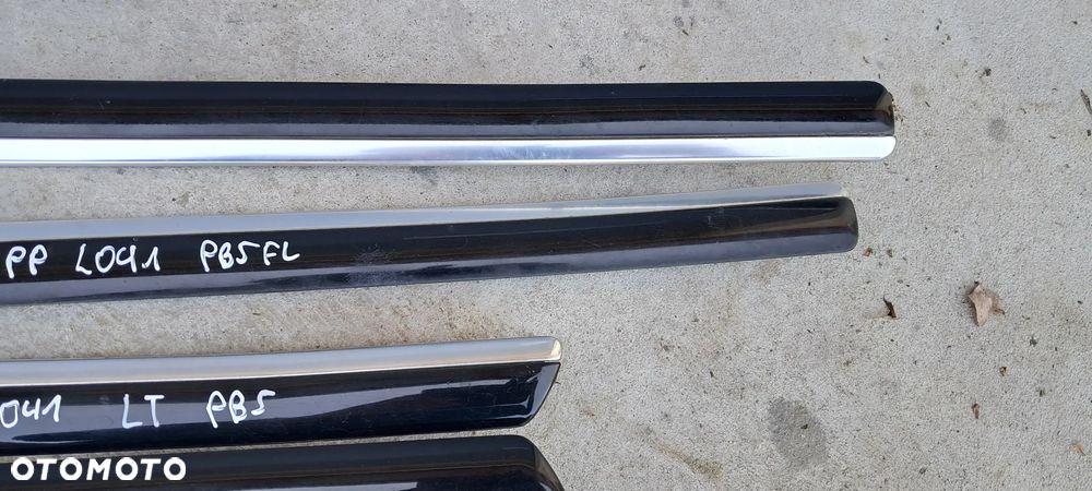 Listwa Chrom Drzwi Prawy Przód Prawa Przednia VW Passat B5 - 5