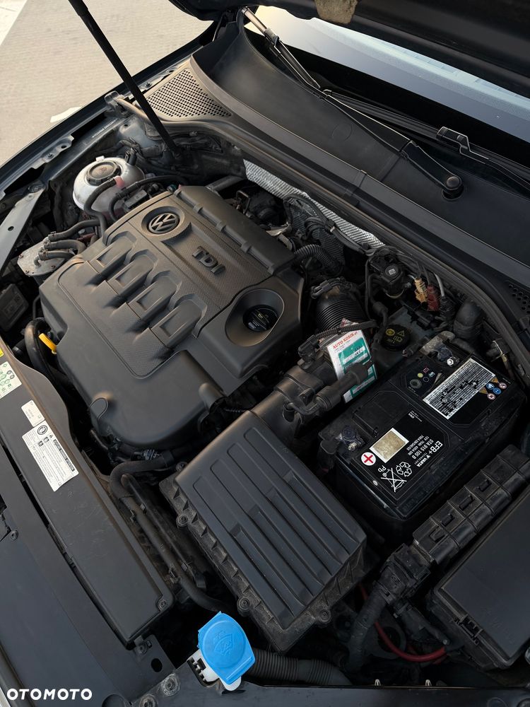 Volkswagen Passat - 12